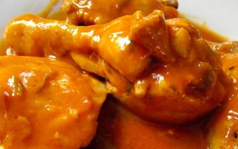 Pollo guisado dominicano